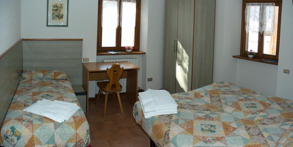 Casa Vacanze Ca' De Val Campodolcino Szoba fotó